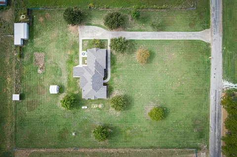 1101 Jordon Moore Rd, Pilot Point, TX 76258 photo 4