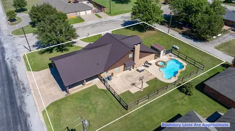 451 W Sixth St, Muenster, TX 76252