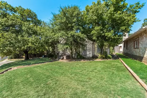 2241 W Jefferson Blvd, Dallas, TX 75208