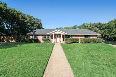 1601 Northlake Ct, Arlington, TX 76012
