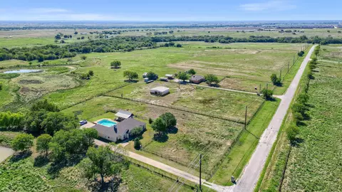 8016 Lights Ranch Rd, Pilot Point, TX 76258