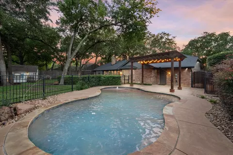 2705 Greenbrook Dr, Arlington, TX 76016