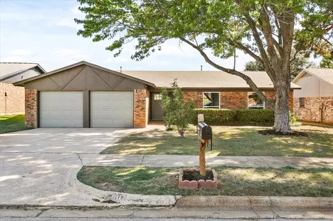 601 Stallion Ln, Saginaw, TX 76179