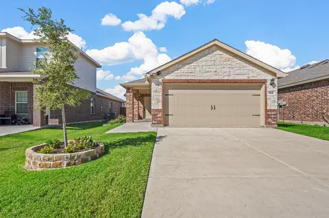 915 Hay Loft Ln, Royse City, TX 75189