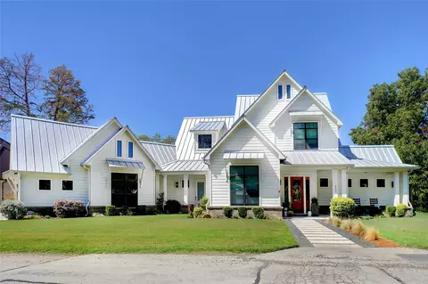 211 N Hatcher Ave, Lewisville, TX 75057
