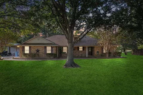1196 Lois Ln, Oak Grove, TX 75142