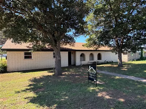 910 Brookside St, Sweetwater, TX 79556