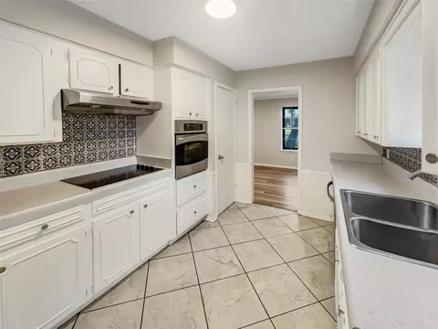 108 Walnut Way, Euless, TX 76039 photo 2