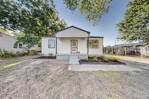 2615 S Montreal Ave, Dallas, TX 75224