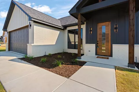 3301 Promenade Ct, Granbury, TX 76049