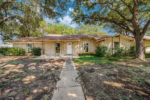 3848 Blue Trace Ln, Farmers Branch, TX 75244