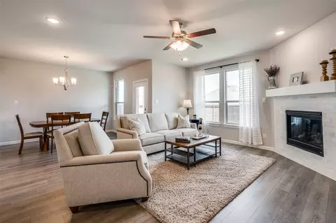 5432 High Pointe Dr, Haltom City, TX 76137