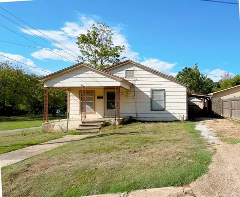 1030 Dickson Ave, Paris, TX 75460