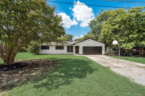 816 Maple St, Howe, TX 75459 photo 2