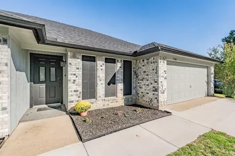 3726 Oak Meadow Dr, Grand Prairie, TX 75052