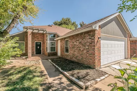 2203 Wamsetta Dr, Arlington, TX 76018