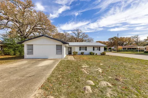500 M L King Jr Cir, Athens, TX 75751