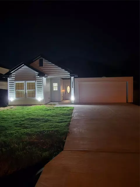 1006 S Preston St, Ennis, TX 75119