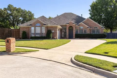 6901 Jessica Ct, North Richland Hills, TX 76182