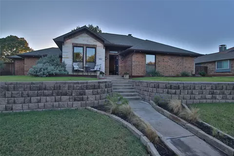 2054 Robin Hill Ln, Carrollton, TX 75007