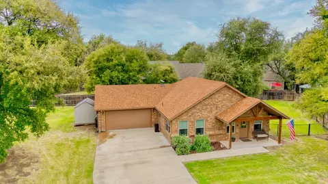 811 Corral Dr, Granbury, TX 76048