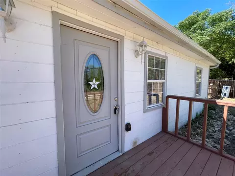 911 Cove Trl, Little Elm, TX 75068