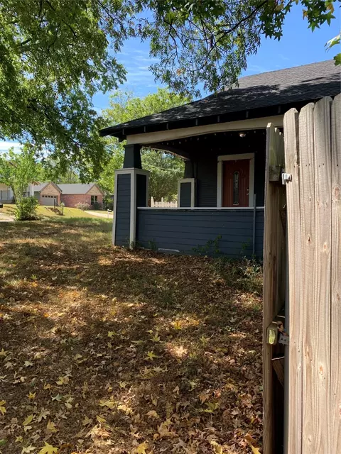 525 E Day St, Denison, TX 75021 photo 6