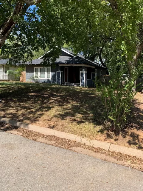 525 E Day St, Denison, TX 75021 photo 2