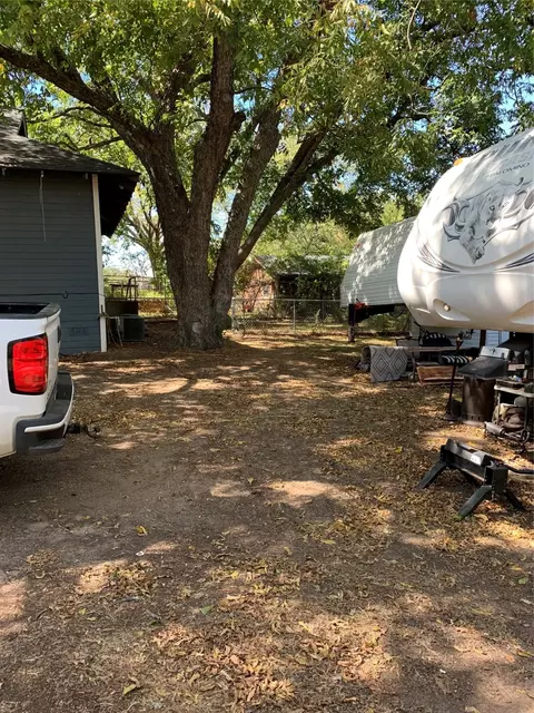 525 E Day St, Denison, TX 75021 photo 32