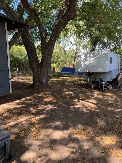 525 E Day St, Denison, TX 75021 photo 34