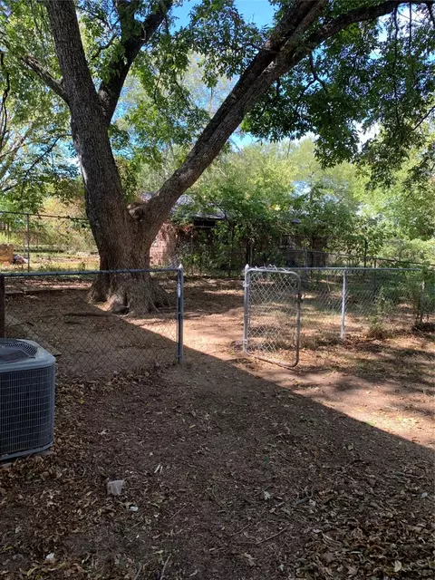 525 E Day St, Denison, TX 75021 photo 30