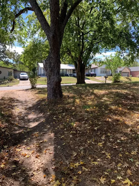 525 E Day St, Denison, TX 75021 photo 7