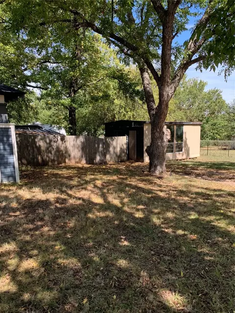 525 E Day St, Denison, TX 75021 photo 29