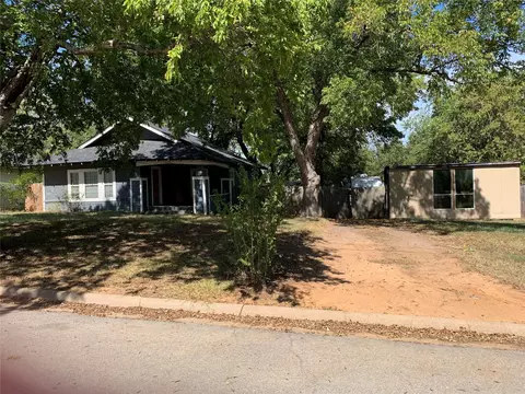 525 E Day St, Denison, TX 75021 photo 3