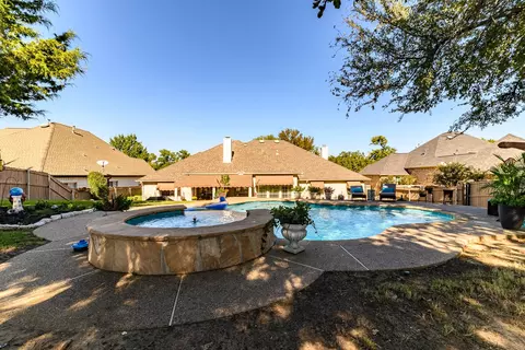 7 Forest Dr, Mansfield, TX 76063