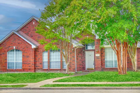 2413 Balsam Dr, Rowlett, TX 75089