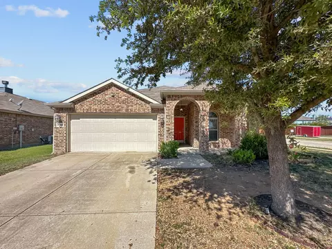 8749 Yosemite Trl, Cross Roads, TX 76227