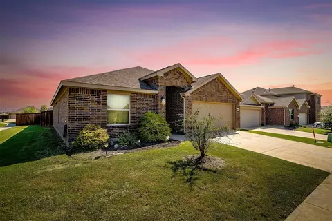 9020 Dameron Dr, Fort Worth, TX 76131