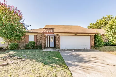 7524 Little Rock Ln, Fort Worth, TX 76120