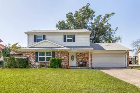 2926 Meadow Green Dr, Farmers Branch, TX 75234