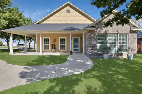 205 S Hampshire St, Saginaw, TX 76179