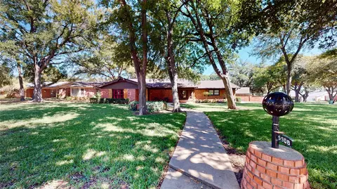 5908 Diamond Oaks Dr S, Haltom City, TX 76117