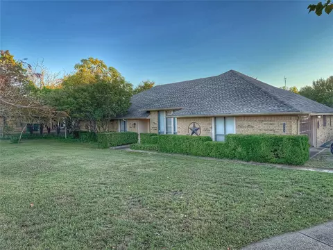 1112 Stoney Creek Dr, Cedar Hill, TX 75104