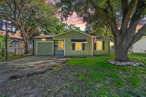 204 Lorna St, Burleson, TX 76028