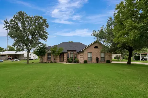 144 Southwood Dr, Burleson, TX 76028