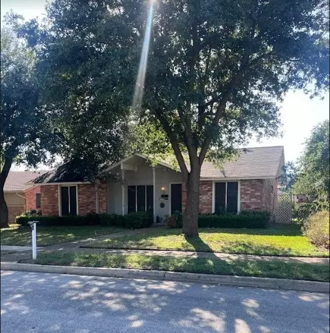2113 Glencrest Ln, Garland, TX 75040
