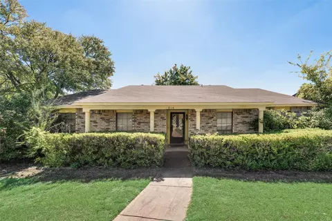 814 Wood Gln, Desoto, TX 75115