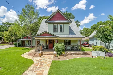 322 W Bridge St, Granbury, TX 76048