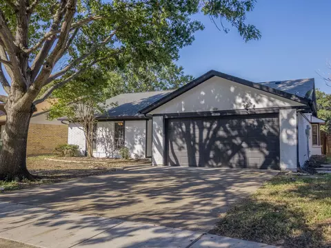 8013 Miles Dr, Watauga, TX 76148