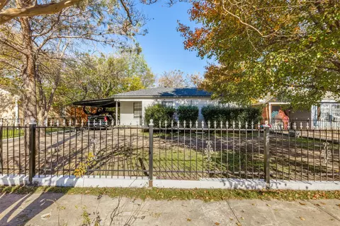 8741 Woodcastle Dr, Dallas, TX 75217